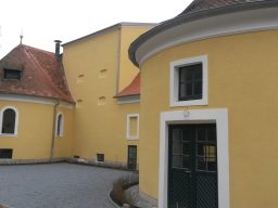 Naab mit grünen Ufern nahe dem Gutshof Etterzhausen
